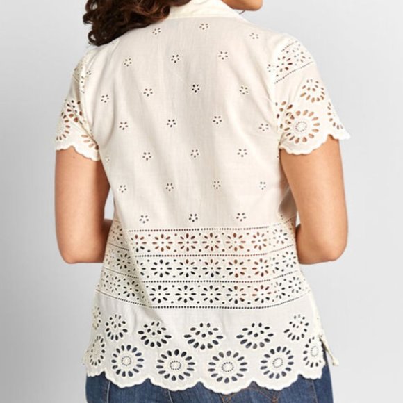 Mocloth - Eyelet Button-Up Top - Picture 2 of 5